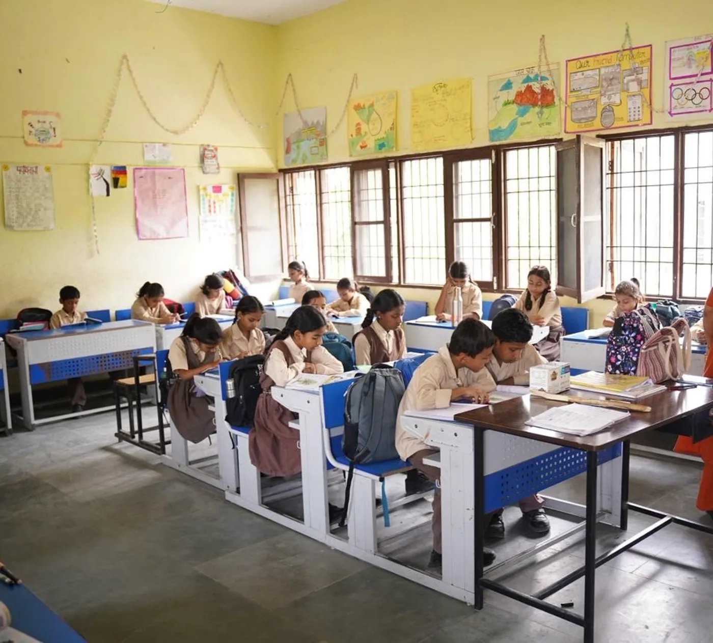 Children painting the BachpanShala classroom walls